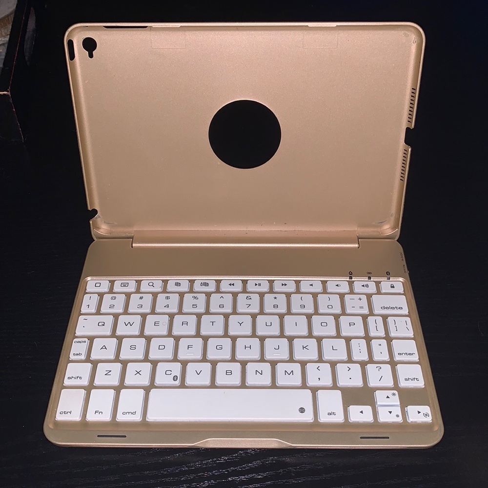 Rose gold iPad mini 4 Bluetooth case with keyboard